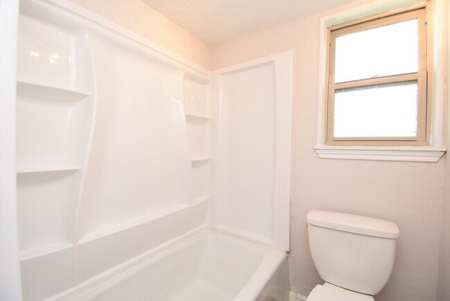 Building Photo - 8110 Dorrcrest Ln