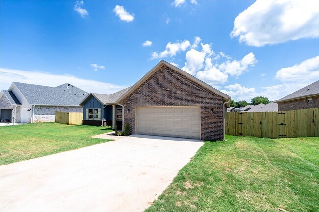 Building Photo - 110 N Banner Ave