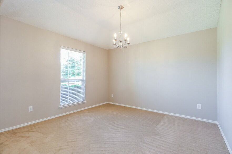 Building Photo - 721 Horseshoe Ct