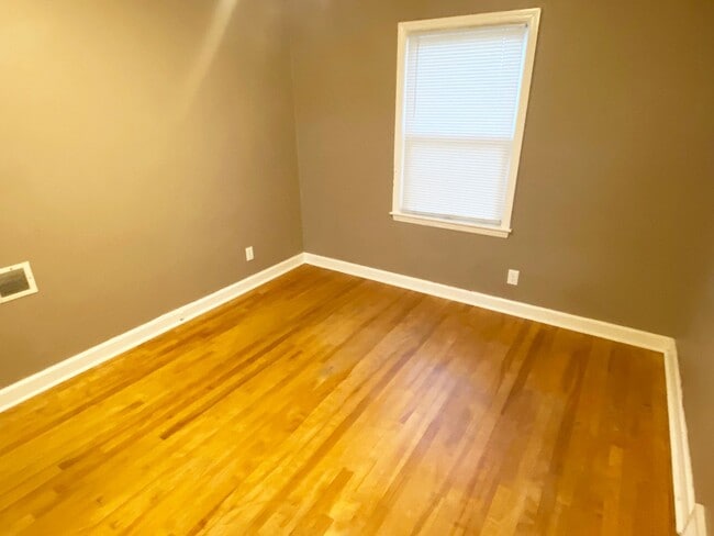 Building Photo - 2-Bedroom 1 Bath Ranch Style Home Near GD ...