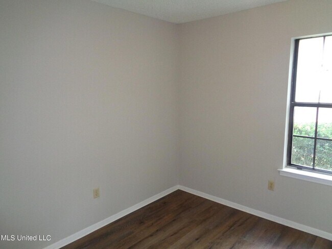 Building Photo - 5163 Haynes Dr