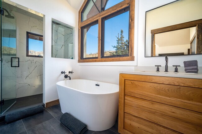 Building Photo - 116 Winterleaf Dr