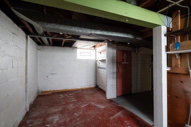 Building Photo - 3 Bedroom Single Family Home in West Allis