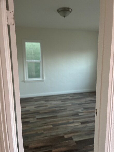 Building Photo - 1724 1/2-1724 1/2 W 45th St