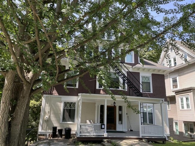 Building Photo - 526 Stewart Ave