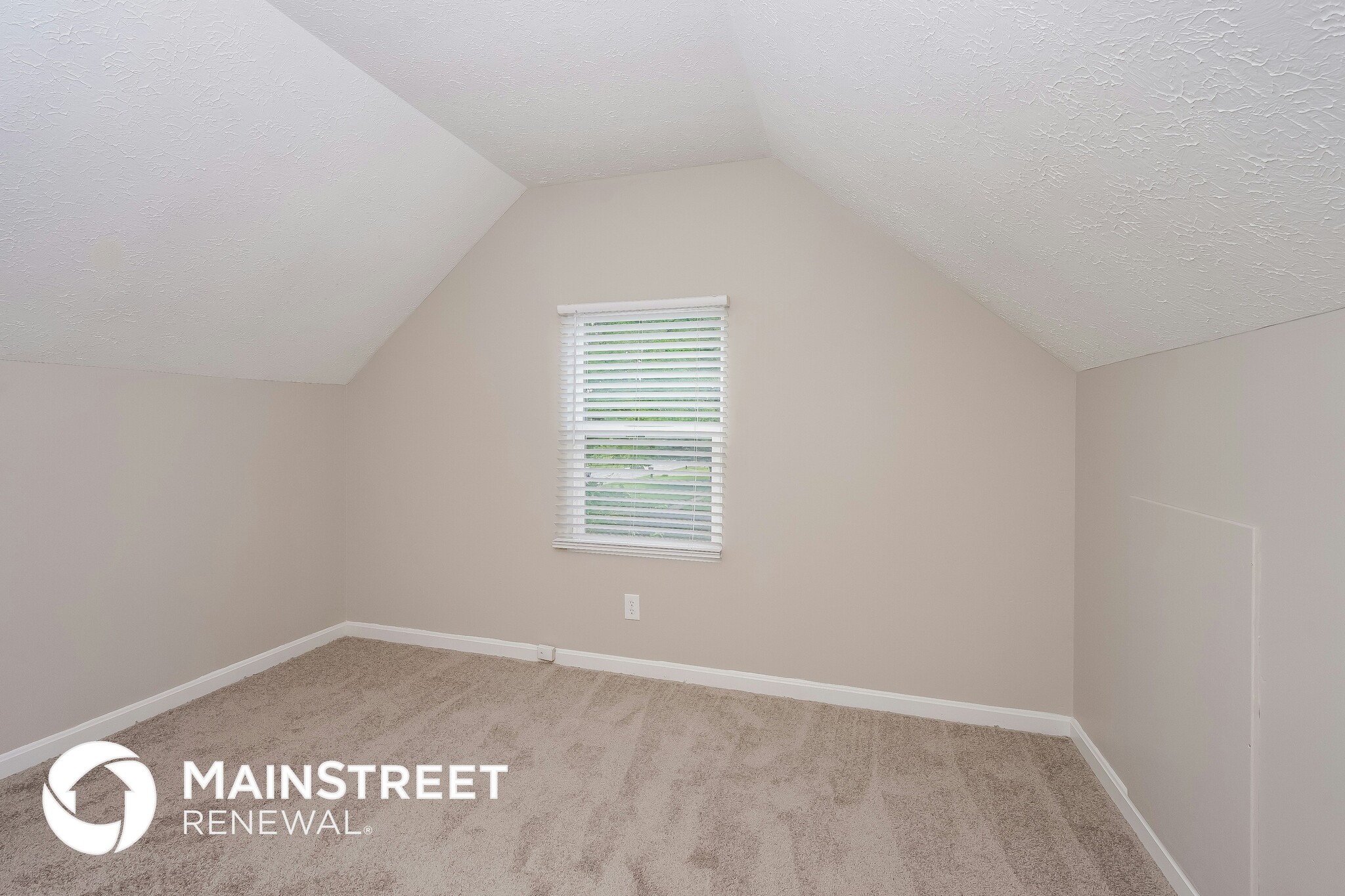 Building Photo - 6605 Six Mile Ln