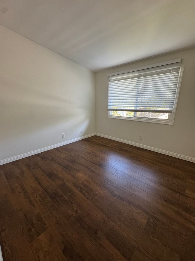 Building Photo - Scenic Cul-de-Sac Living with Stunning Mountain Views