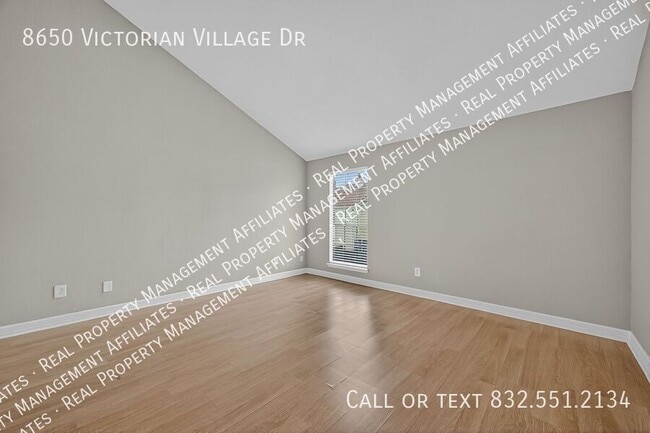 Building Photo - 8650 Victorian Village Dr