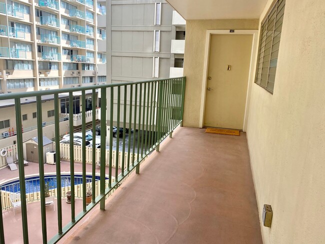 Building Photo - Fully Furnished 2 Bedroom 2 Bath All utili...