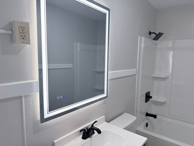 Building Photo - 1000 S 8th St