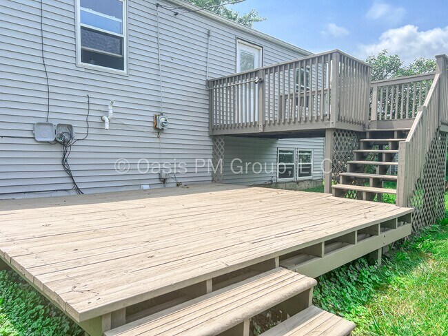 Building Photo - 912 Tellega Ave