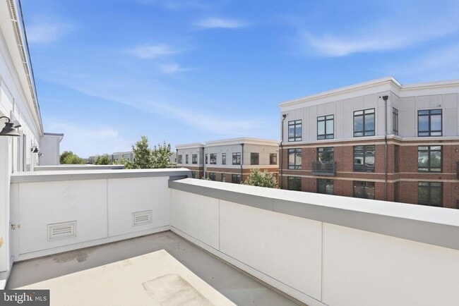Building Photo - 917 Parker Gray School Way