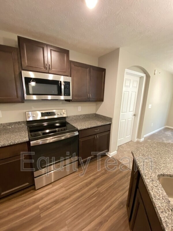 Building Photo - 4329 Value Spgs