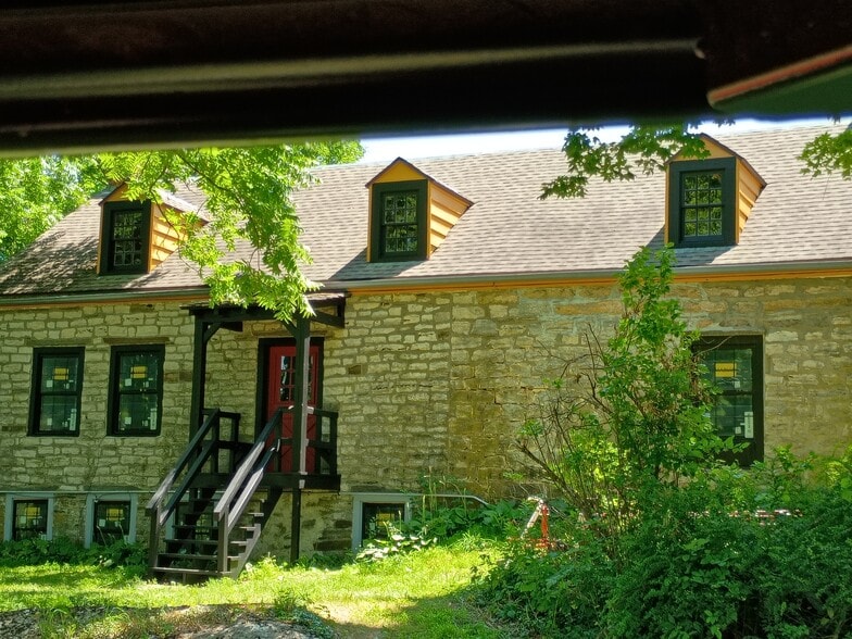 Building Photo - 2070 Old Kings Hwy