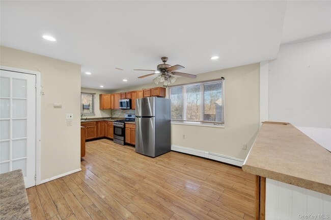 Building Photo - 32 Quaker Hill Rd