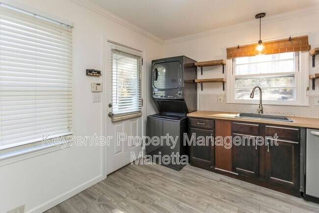 Building Photo - 540 Church Rd SE