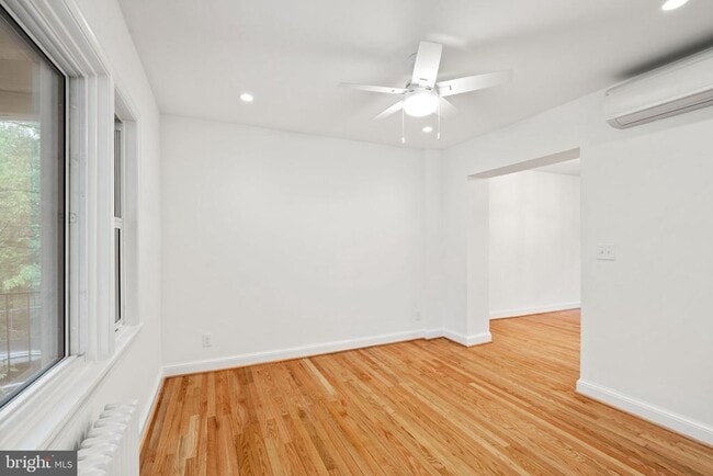 Building Photo - 16 E Linden St