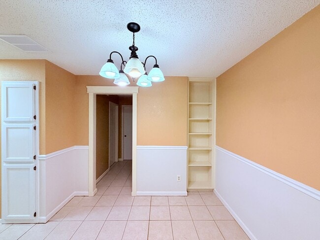 Building Photo - 6503 Columbia Oaks Ct