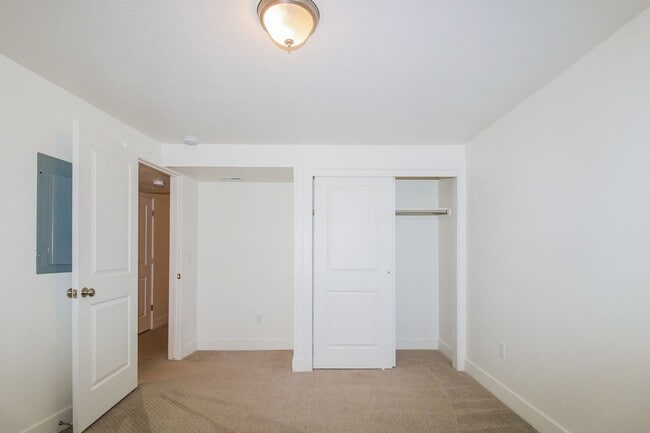 Building Photo - Spacious 3 Bed, 2.5 Bath Pet-Friendly Home with Central Air & Carport Parking! - Available on May...