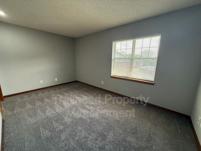 Building Photo - 3405 NW Duncan Rd