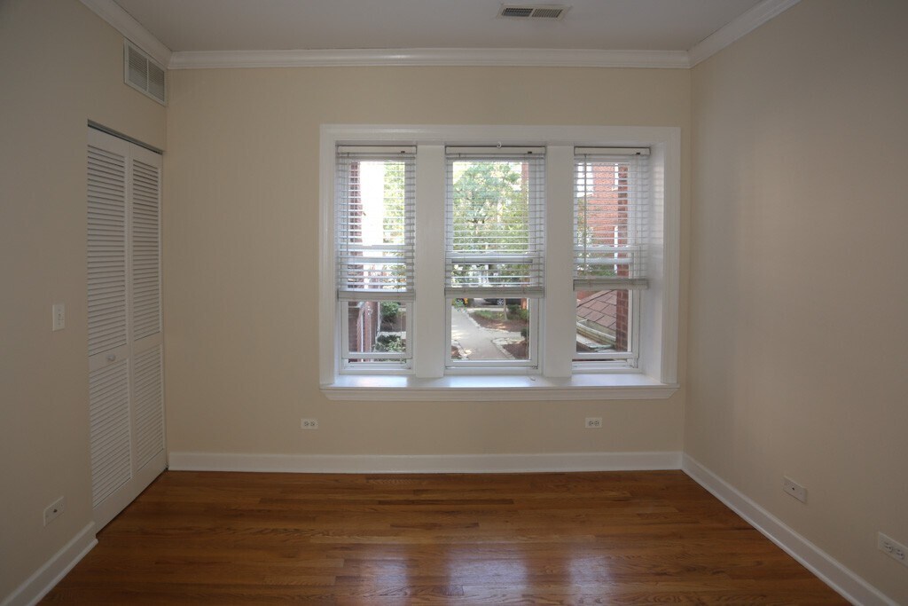 Building Photo - 3250 N Clifton Ave