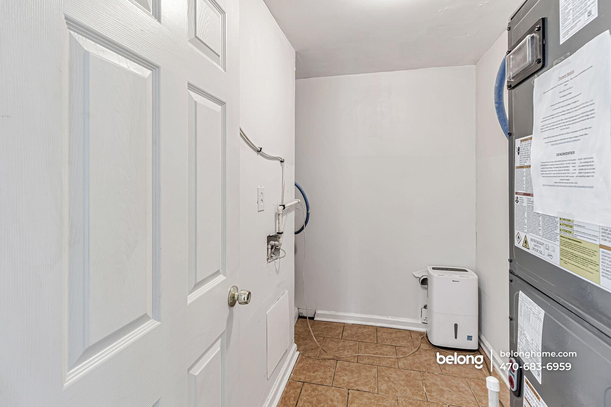 Building Photo - 3575 Oakvale Rd