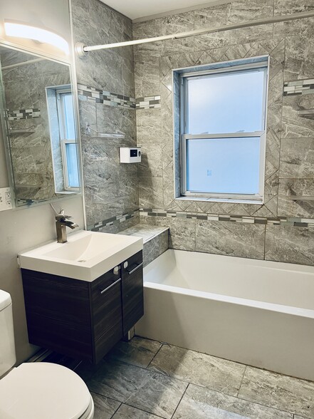 Building Photo - 6829 S Cornell Ave