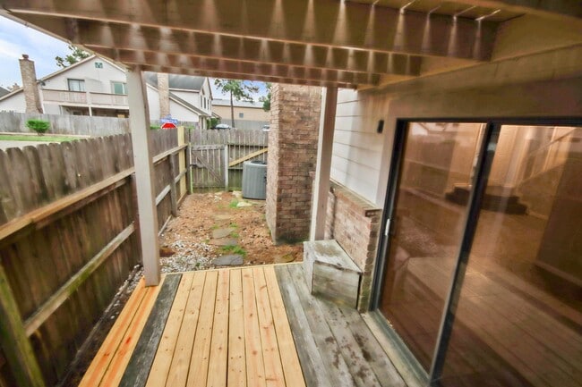 Building Photo - 7812 Theissetta Dr