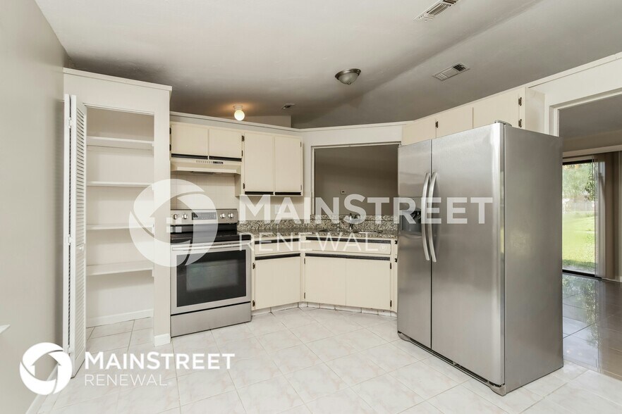 Building Photo - 647 Pampas St NW