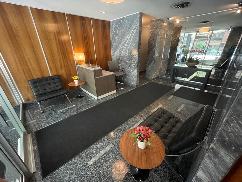 lobby - 30 E Elm St