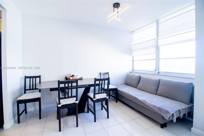 Building Photo - 250 174th St