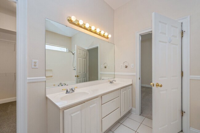 Building Photo - 1697 Glenwood Ct