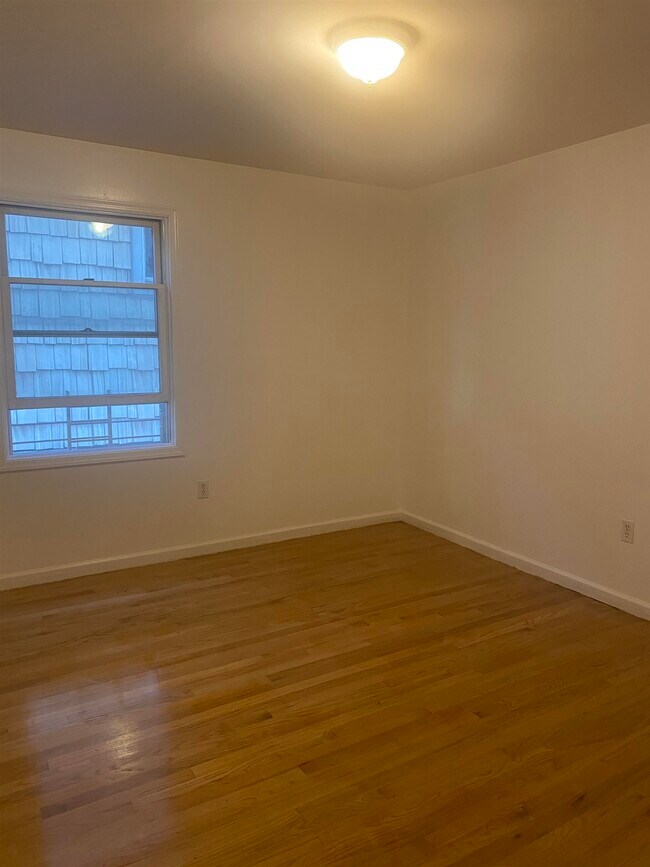 Building Photo - 525 Avenue A
