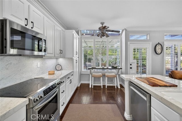 Building Photo - 23 Amarante