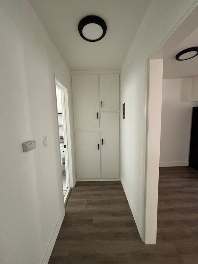 Building Photo - One-Bedroom Torrance Apartment with Stainl...