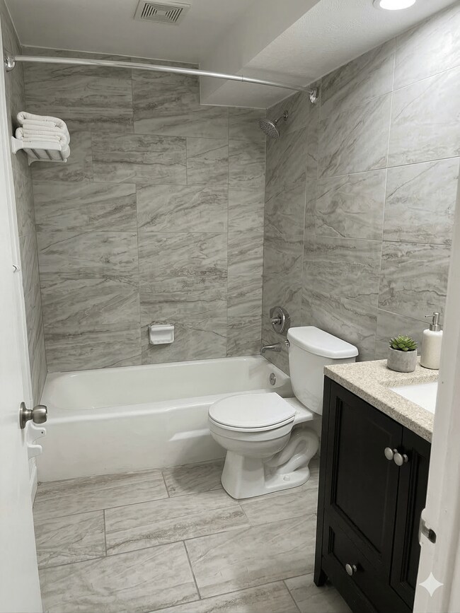Building Photo - 610 NE 123RD 27MF