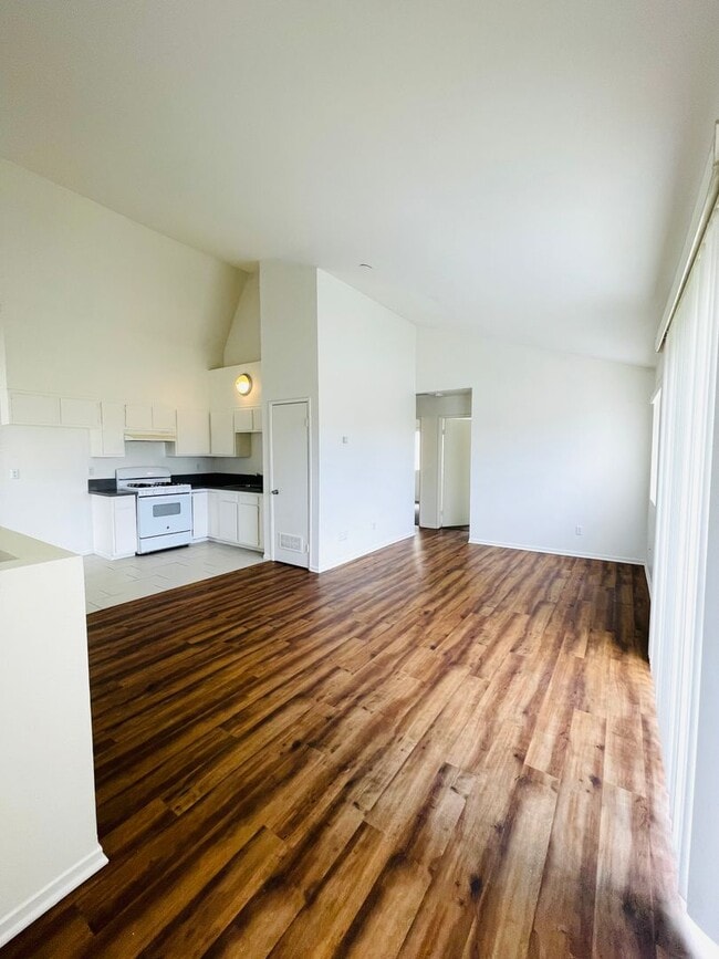 Building Photo - 792