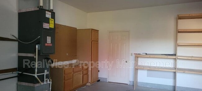 Building Photo - 1267 SW Ironwood Dr