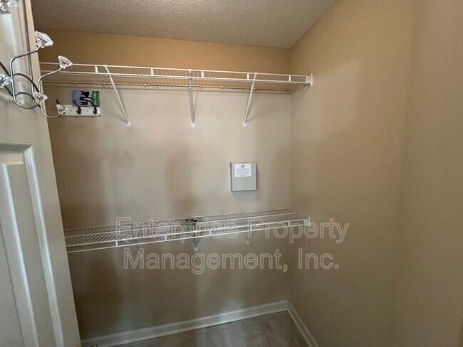 Building Photo - 6986 Parkbrook Ln