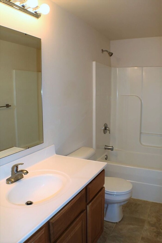 Building Photo - $1,700 | 3 Bedrooms, 2 Bathroom CONDO | PE...