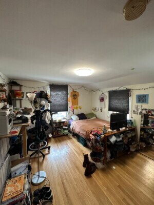 Building Photo - 8 Newton St