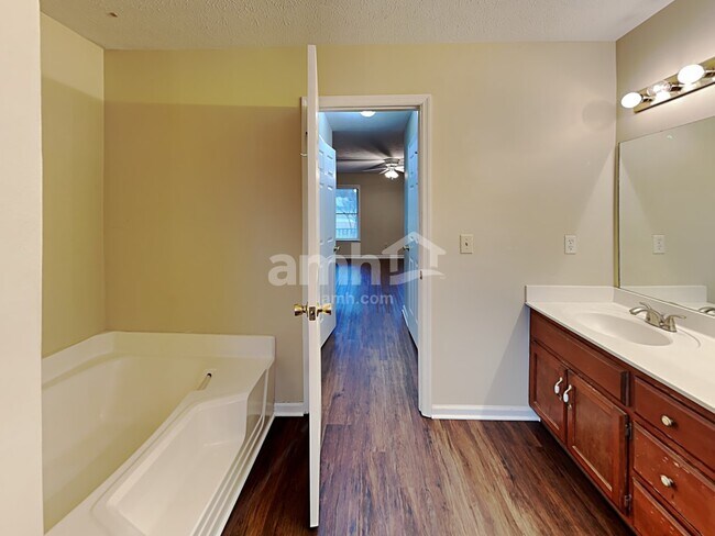 Building Photo - 214 St Lukes Ln