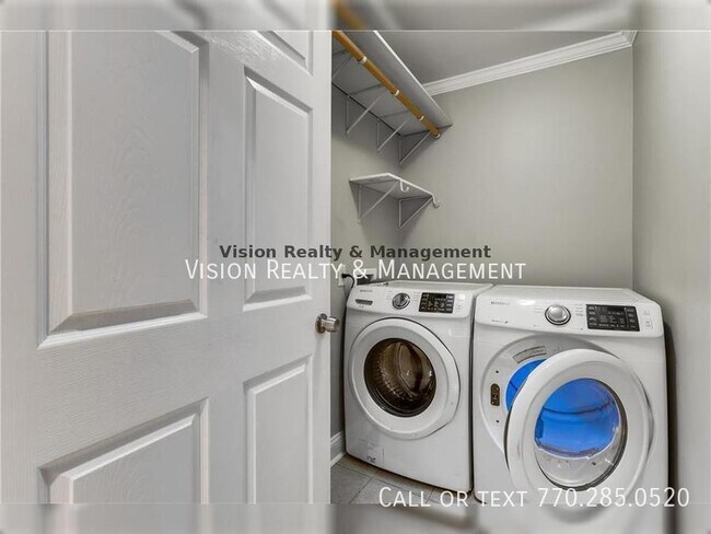 Building Photo - 726 Pasley Ave SE