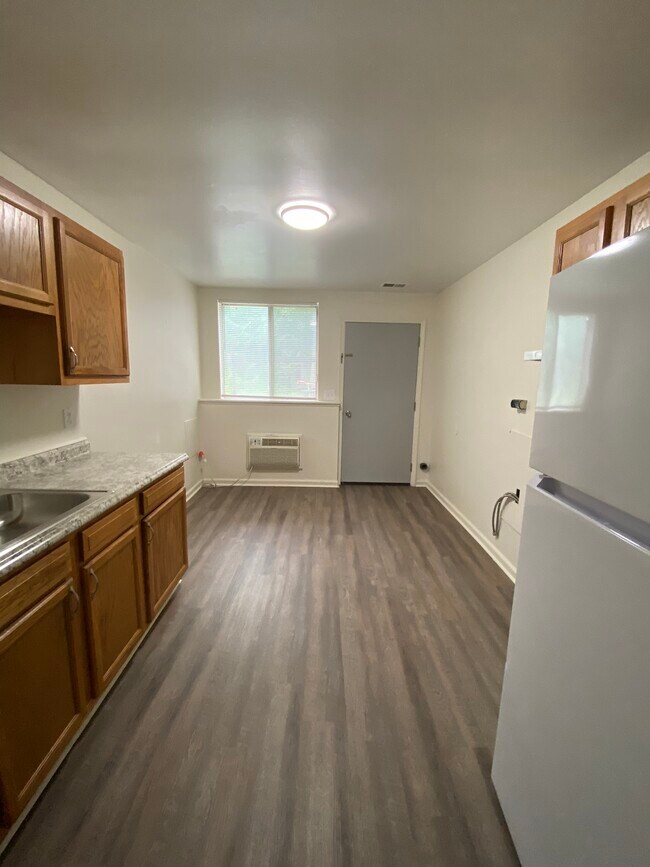 Building Photo - 1543 Hubbard Rd