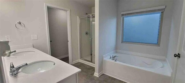 Building Photo - 36 Laurel Dr E