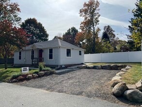 Building Photo - 16 Crestwood Rd