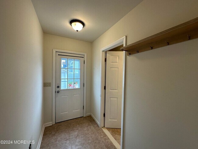 Building Photo - 117 18th Ave