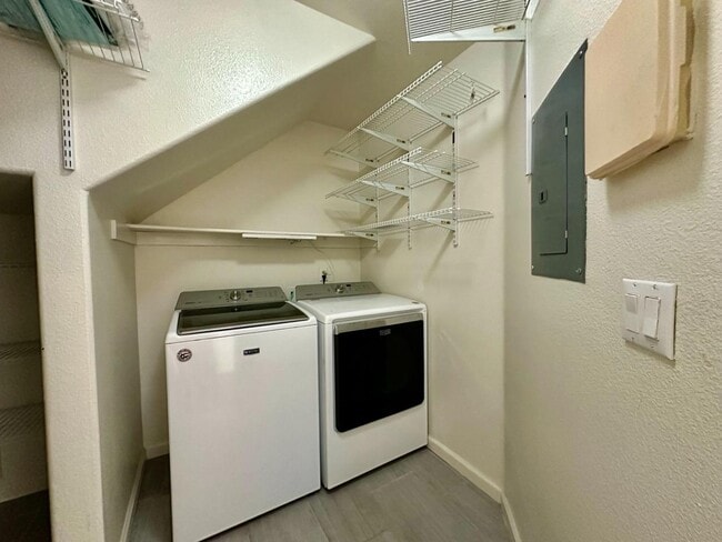 Building Photo - 39836 Potrero Dr