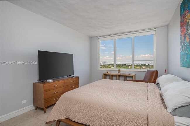 Building Photo - 5005 Collins Ave
