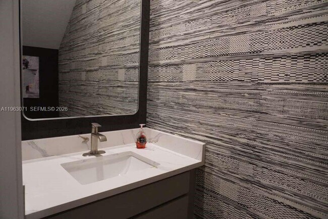 Building Photo - 385 NW 9th St